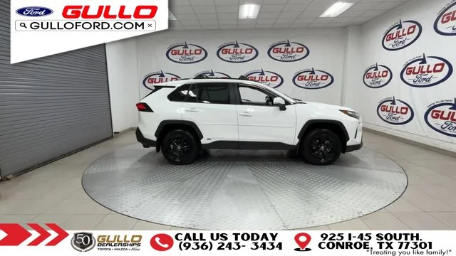 Used 2025 Ice Toyota XLE image 9