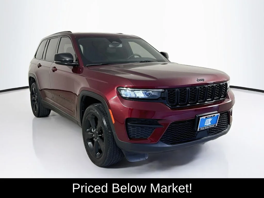 Used 2023 Velvet Red Pearlcoat Jeep Altitude image 1