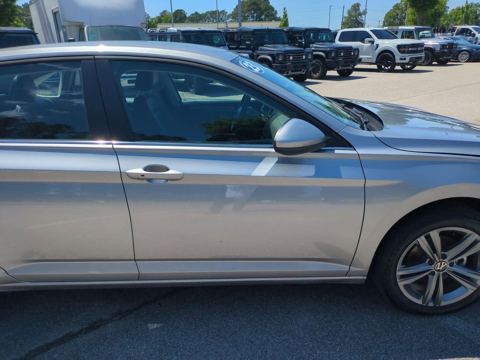 Used 2023  Volkswagen SE image 35