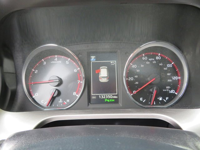 Used 2017  Toyota SE image 32