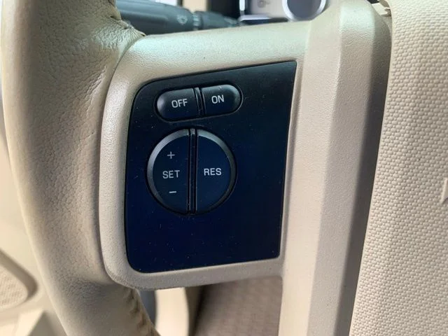 Used 2014 White Platinum Tri-Coat Metallic Ford XLT image 28
