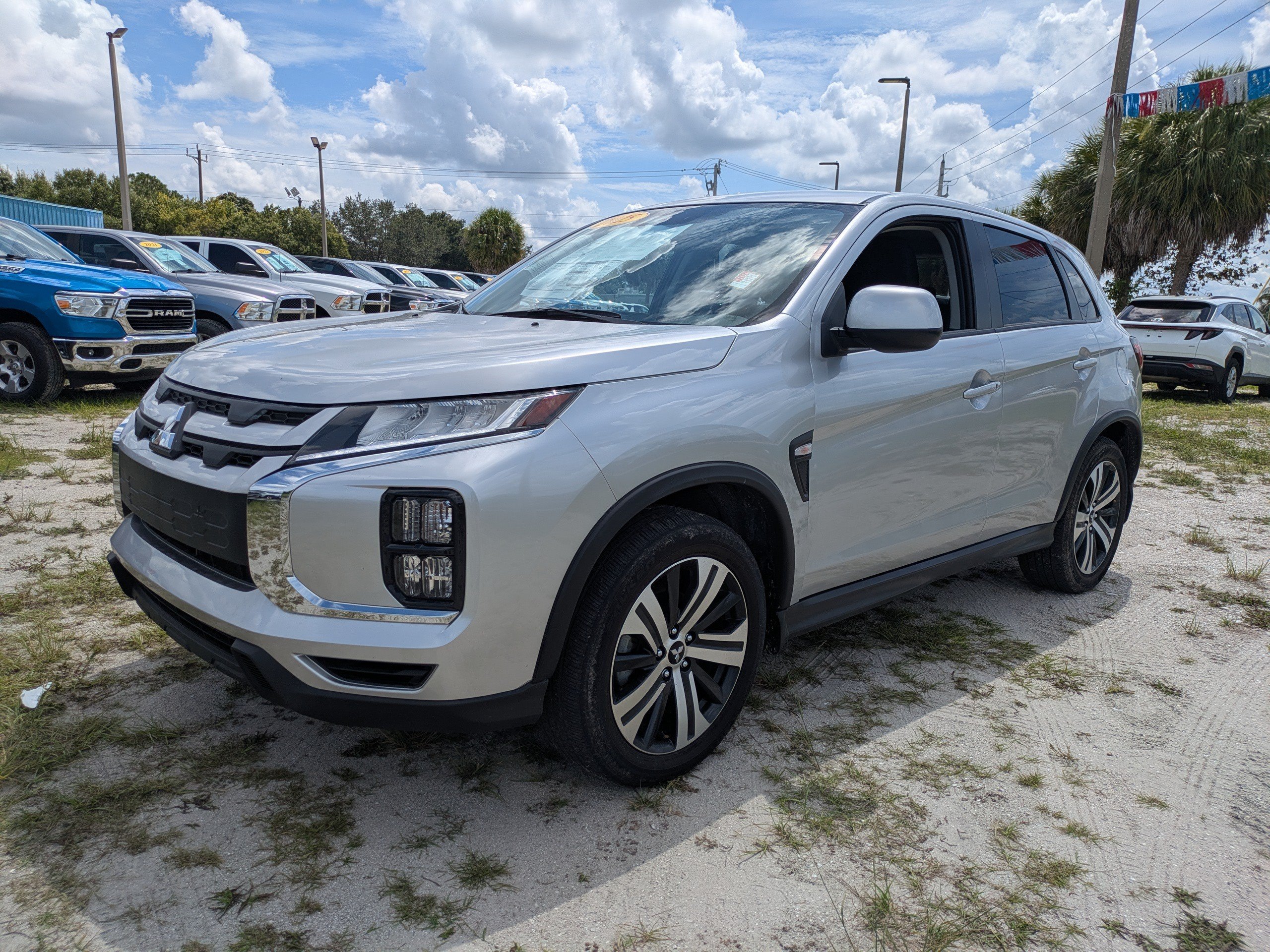 Used 2025 Silver Mitsubishi LE image 8