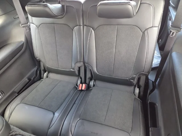 New 2027 Bright White Clear-Coat Paint Jeep Laredo Altitude image 6