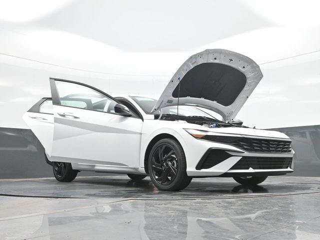New 2026 White Hyundai SEL Sport image 32