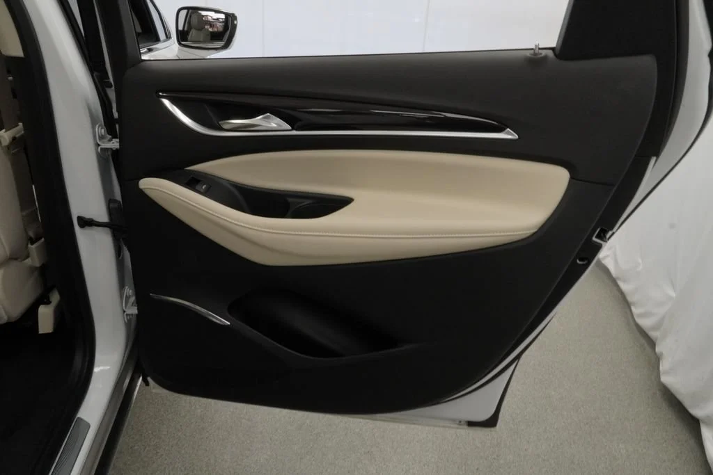 Used 2023 Summit White Buick Essence image 30