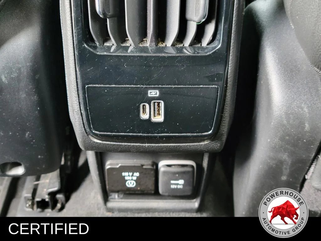 Used 2022 Red Jeep Latitude image 18