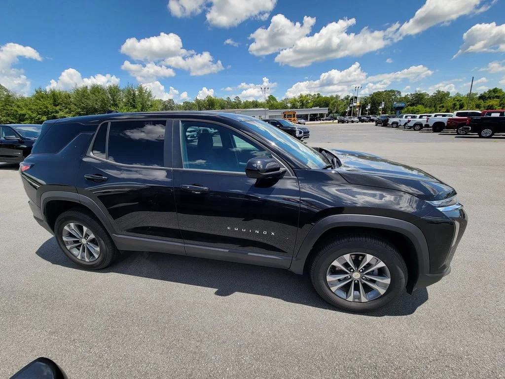 Used 2025 Mosaic Black Metallic Chevrolet LT image 6