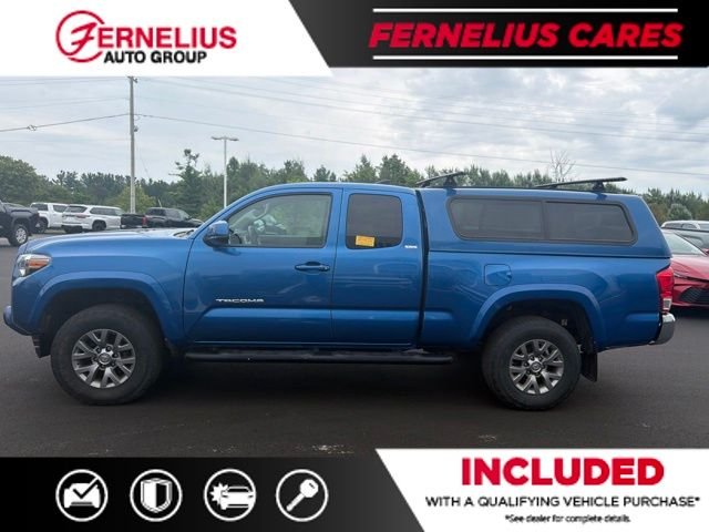 Used 2017 Blue Toyota SR5 image 4