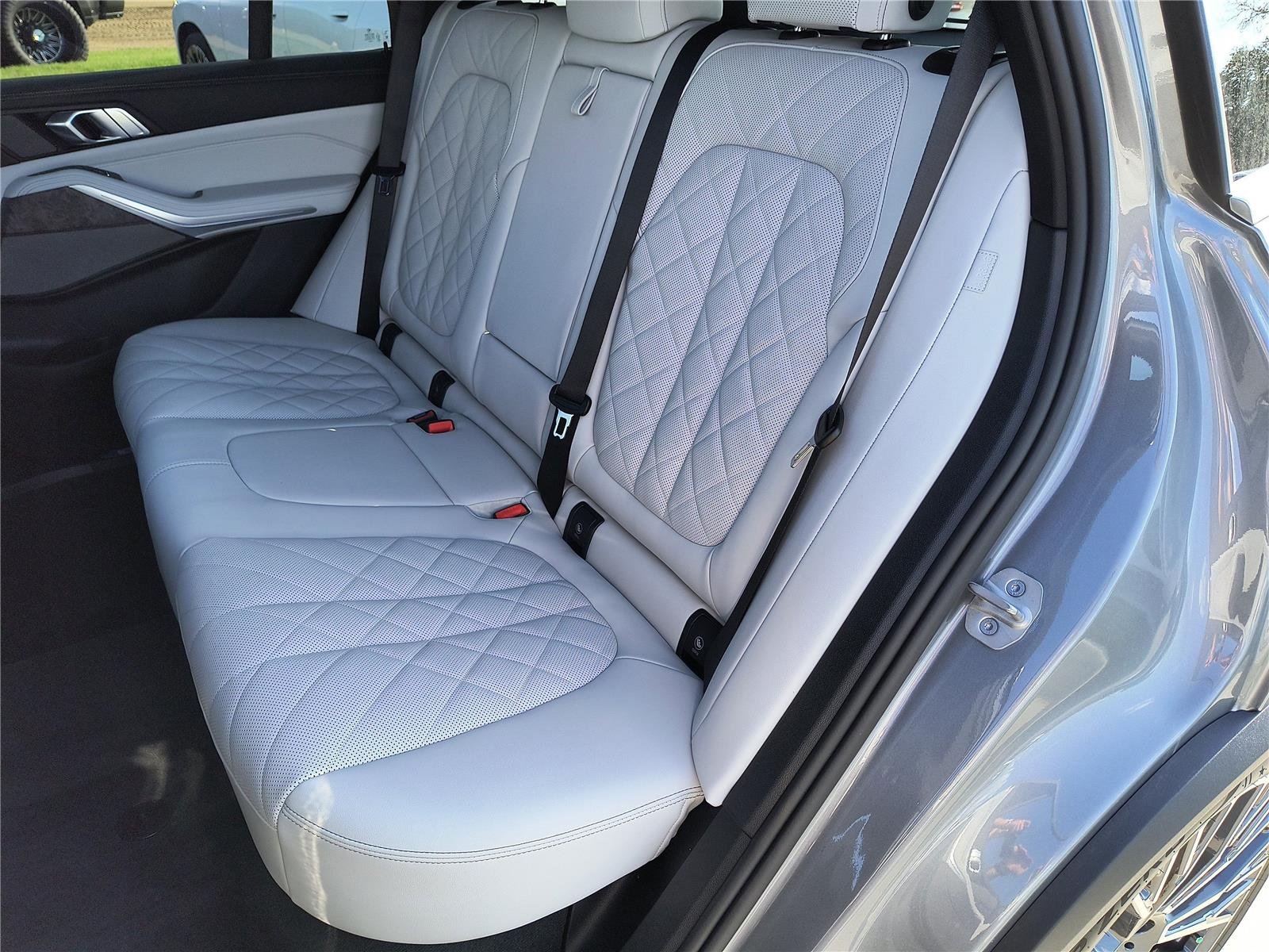 New 2026 Skyscraper Grey Metallic BMW sDrive40i image 15