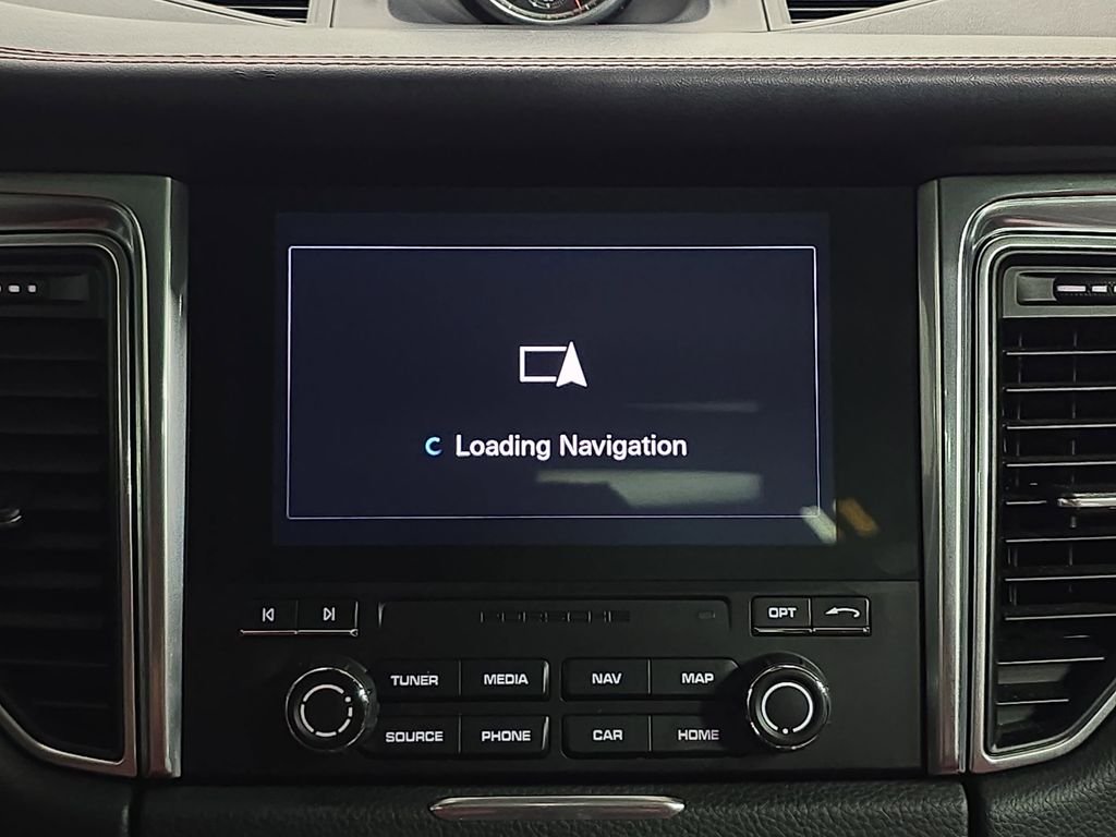 Used 2018  Porsche  image 18