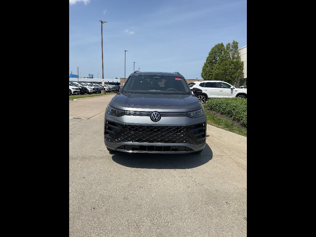 New 2026 Platinum Gray Metallic Volkswagen SE R-Line Black 4Motion image 2