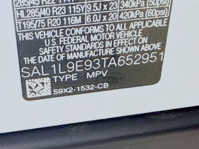 New 2026 Fuji White Land Rover Dynamic SE image 34