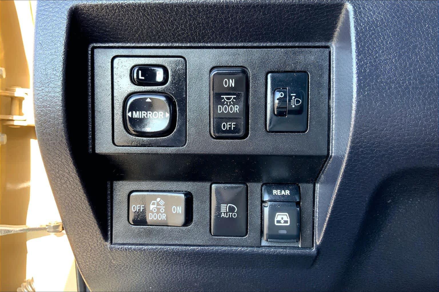 Used 2018 Quicksand Toyota SR5 image 32
