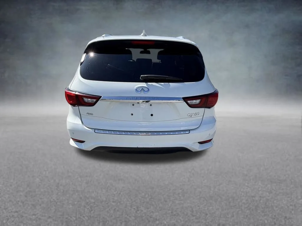 Used 2019 White INFINITI LUXE image 4