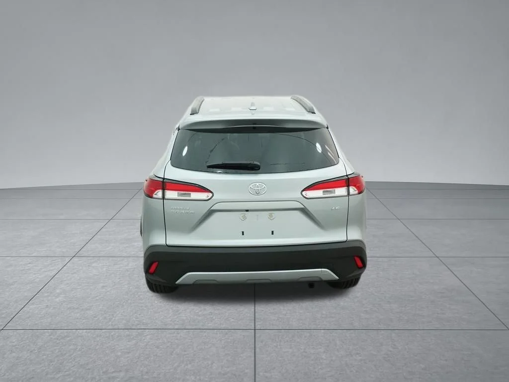 Used 2022 Silver Toyota LE image 9