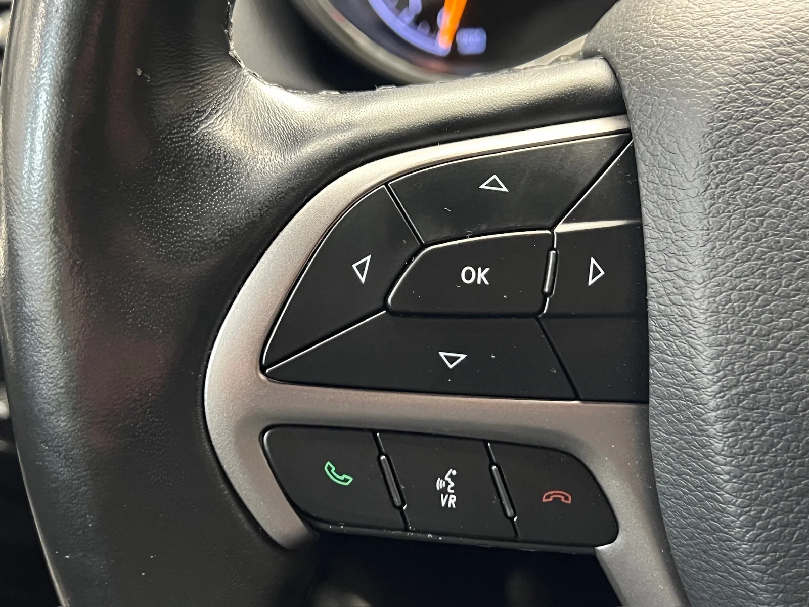 2020 Jeep Grand Cherokee Altitude - Photo 9