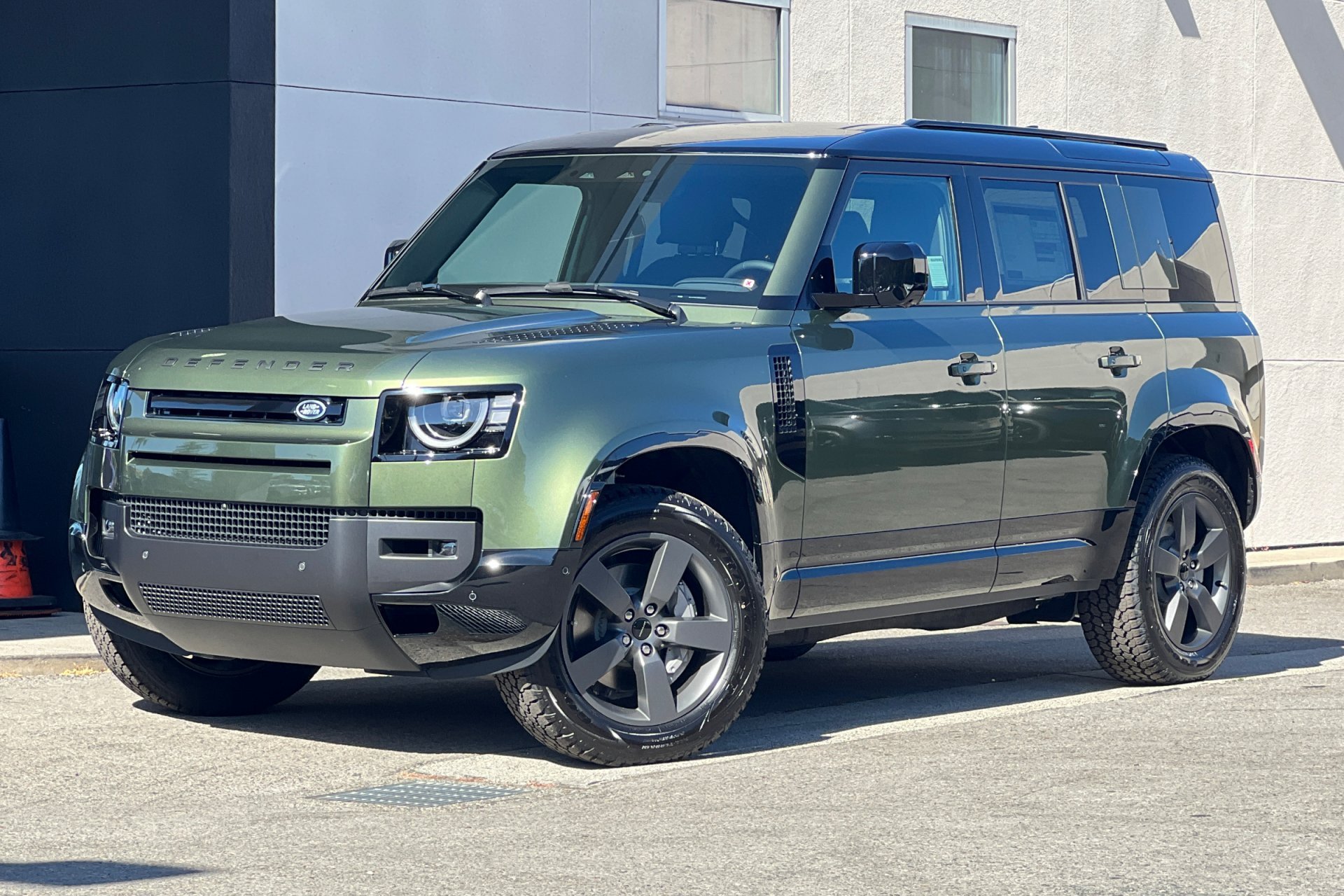New 2026 Woolstone Green Land Rover X-Dynamic SE image 1