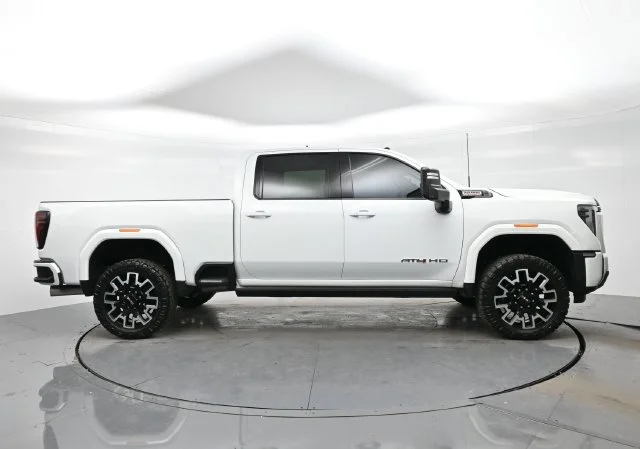 Used 2024 Summit White GMC AT4 image 8