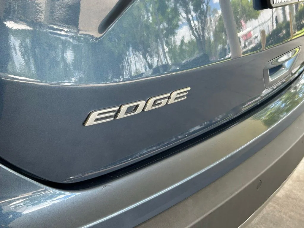 Used 2019 Blue Ford Titanium image 16
