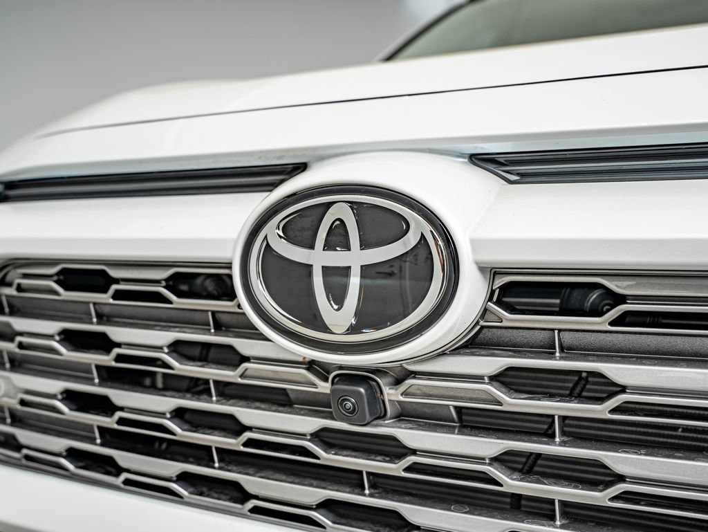 Used 2025 Pearl Toyota Limited image 12