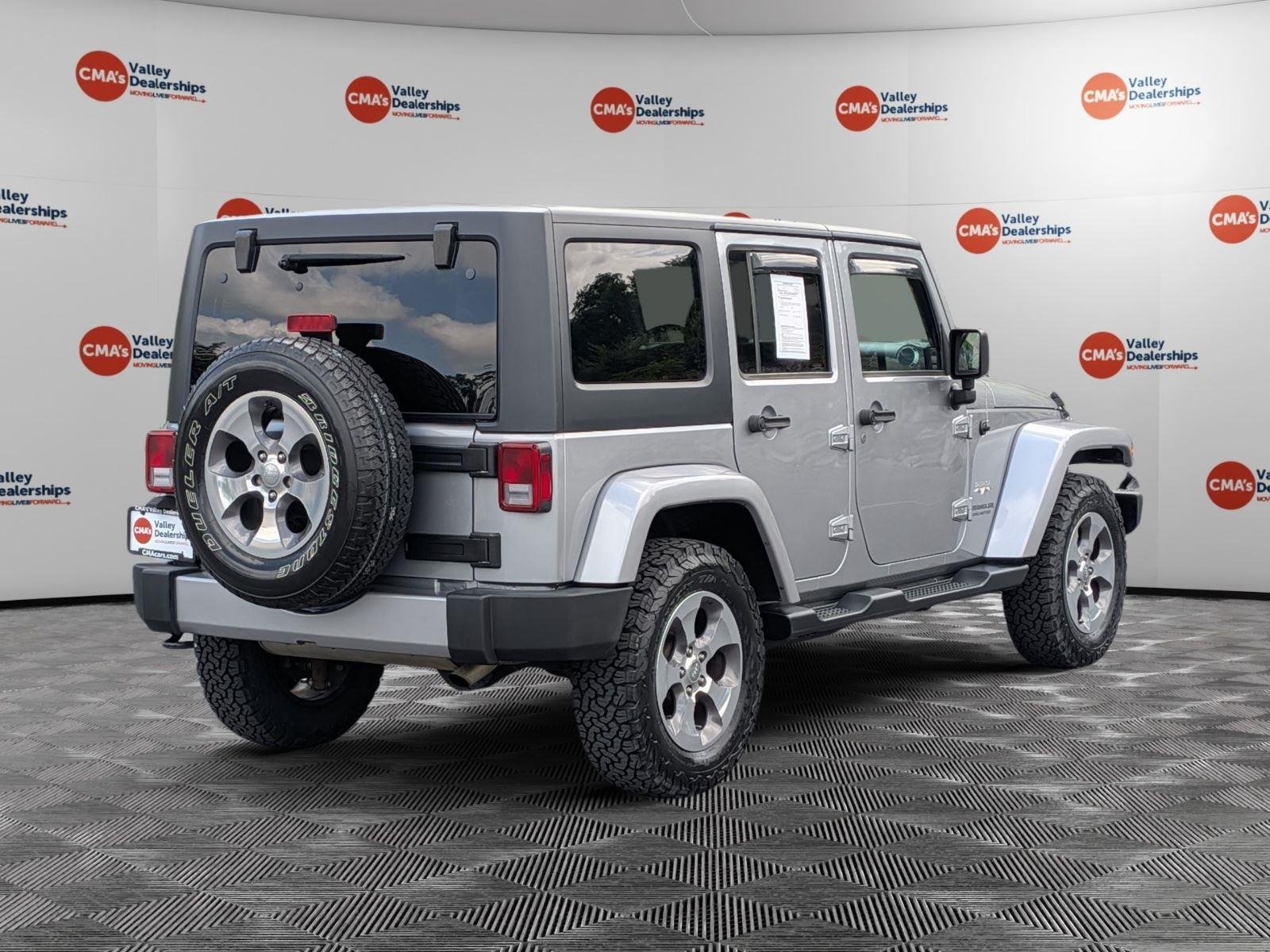 Used 2017 Billet Silver Metallic Clearcoat Jeep Sahara image 5