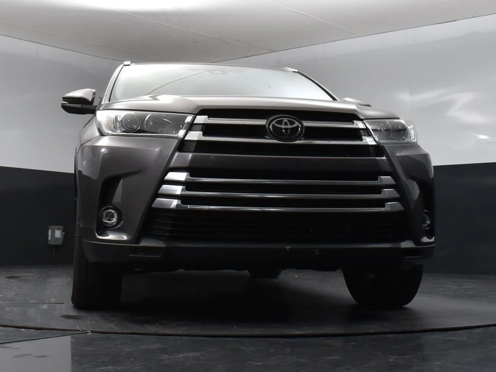 Certified Used 2019 Gray Toyota Limited image 9