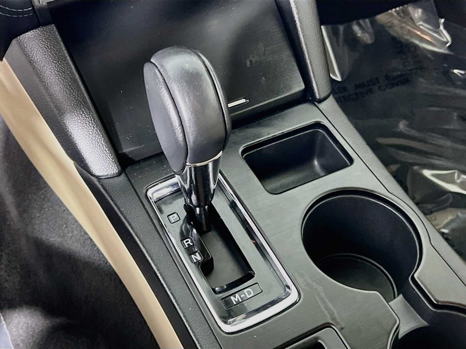 Used 2019 Crystal White Pearl Subaru Limited image 17