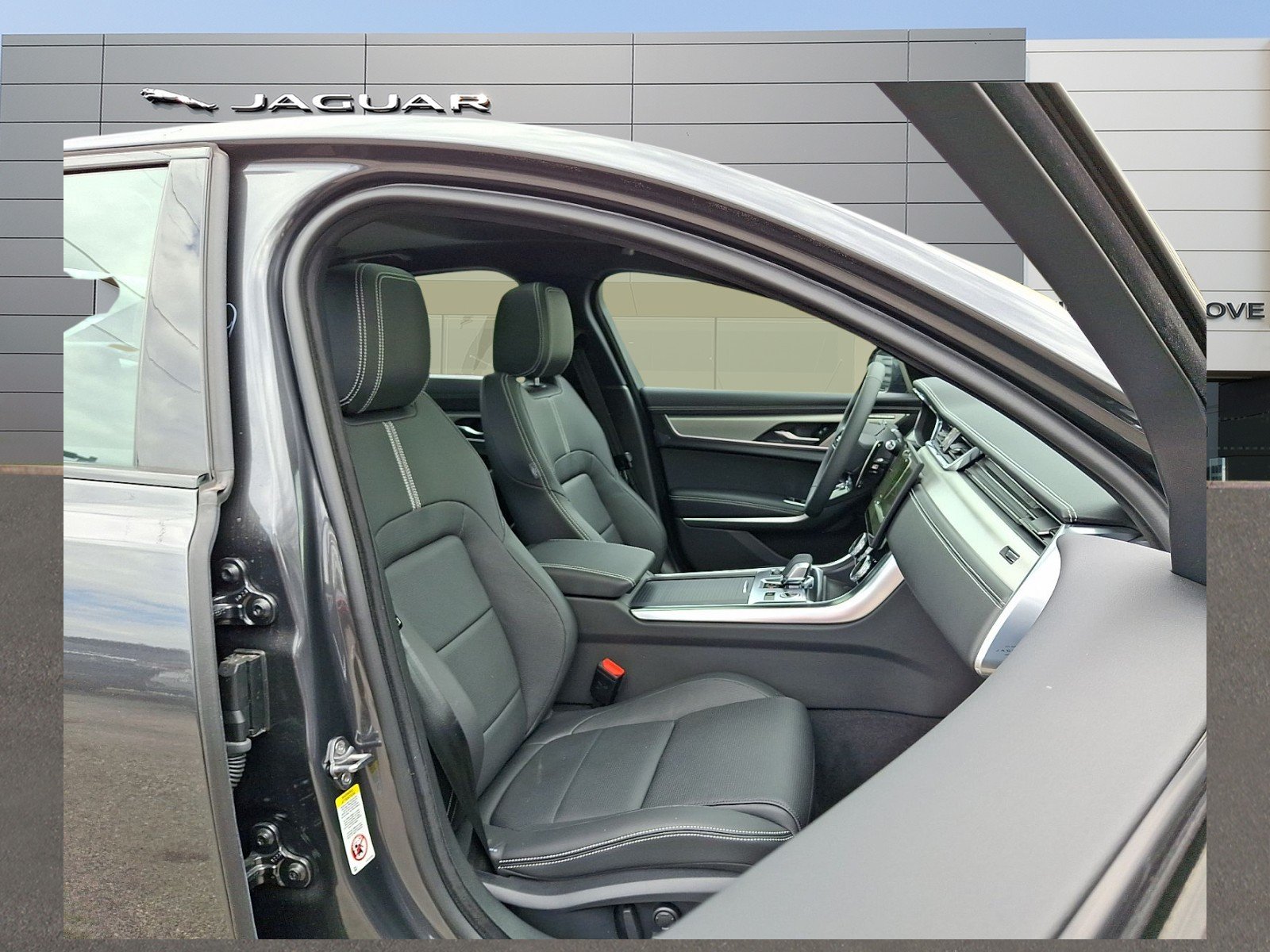 2024 Jaguar XF R-Dynamic SE