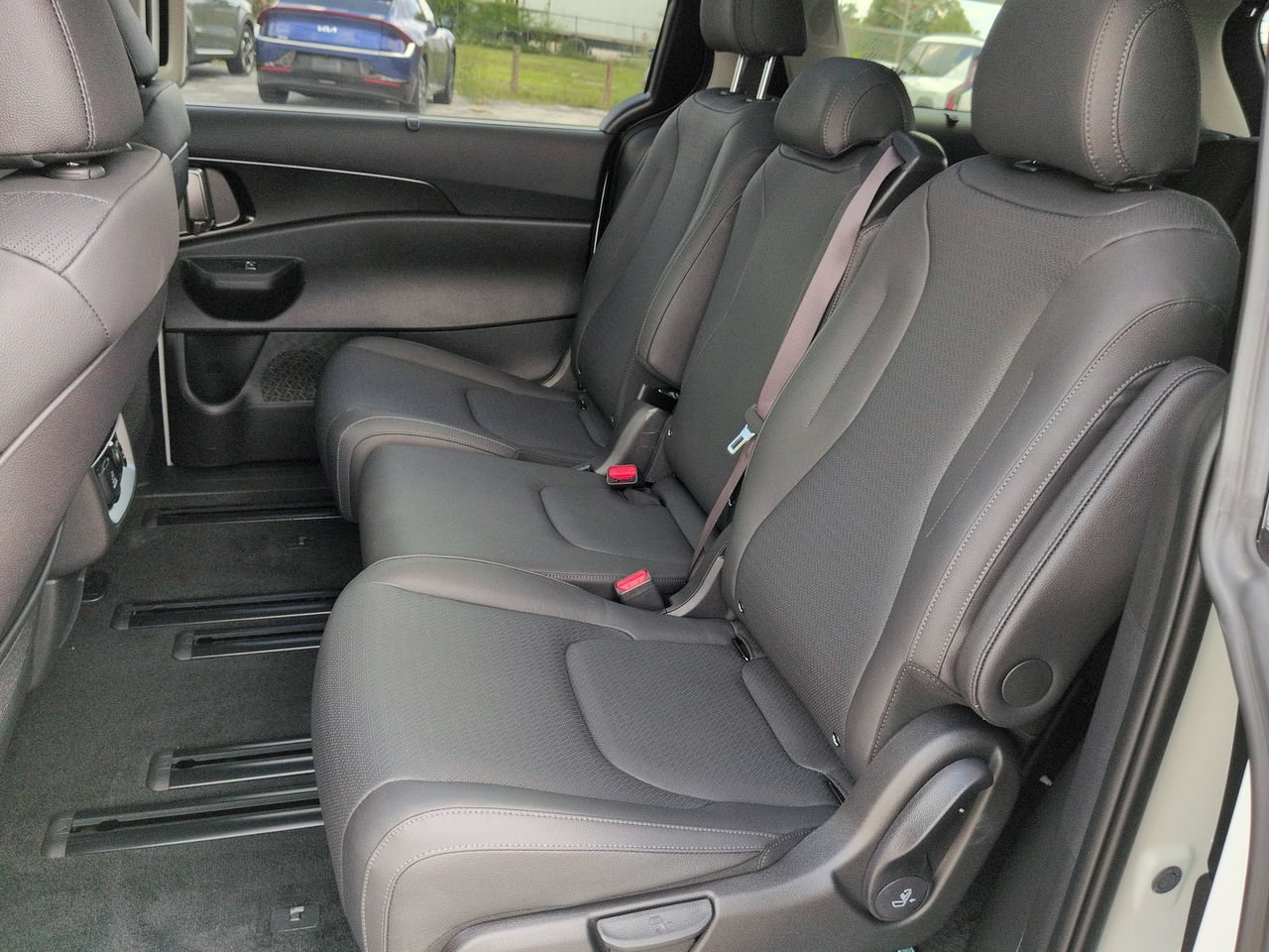 New 2027 Snow White Pearl Kia SX Prestige image 17