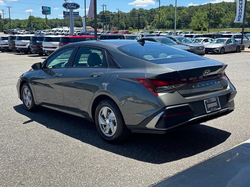 Used 2024 Hyundai Elantra SE with VIN KMHLL4DG8RU658136 for sale in Connelly Springs, NC