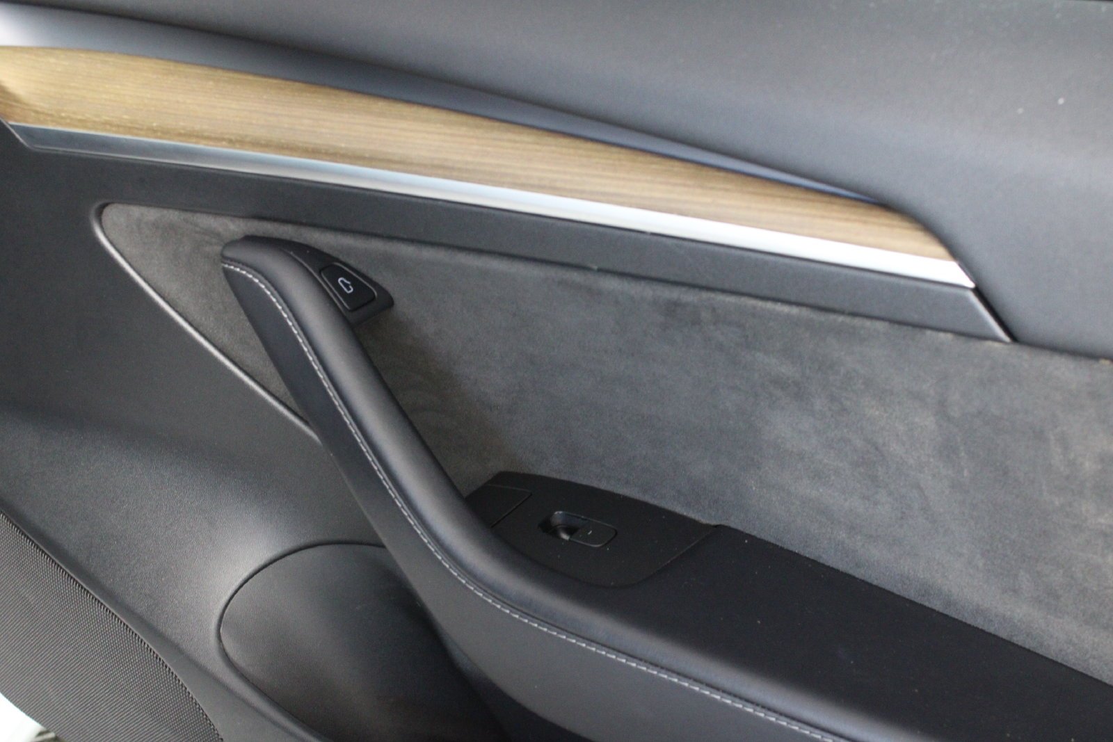 Used 2023 White Tesla Base image 21
