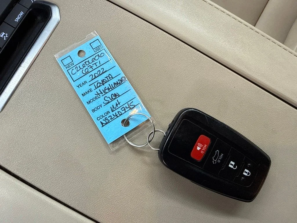 Used 2022 Beige Toyota XLE image 38
