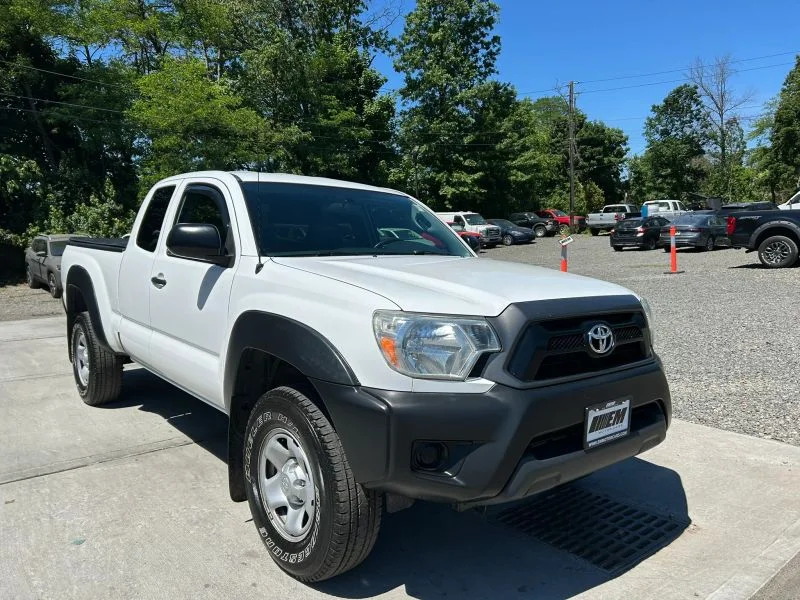 Used 2015 White Toyota Pickup 4D 6 ft image 16