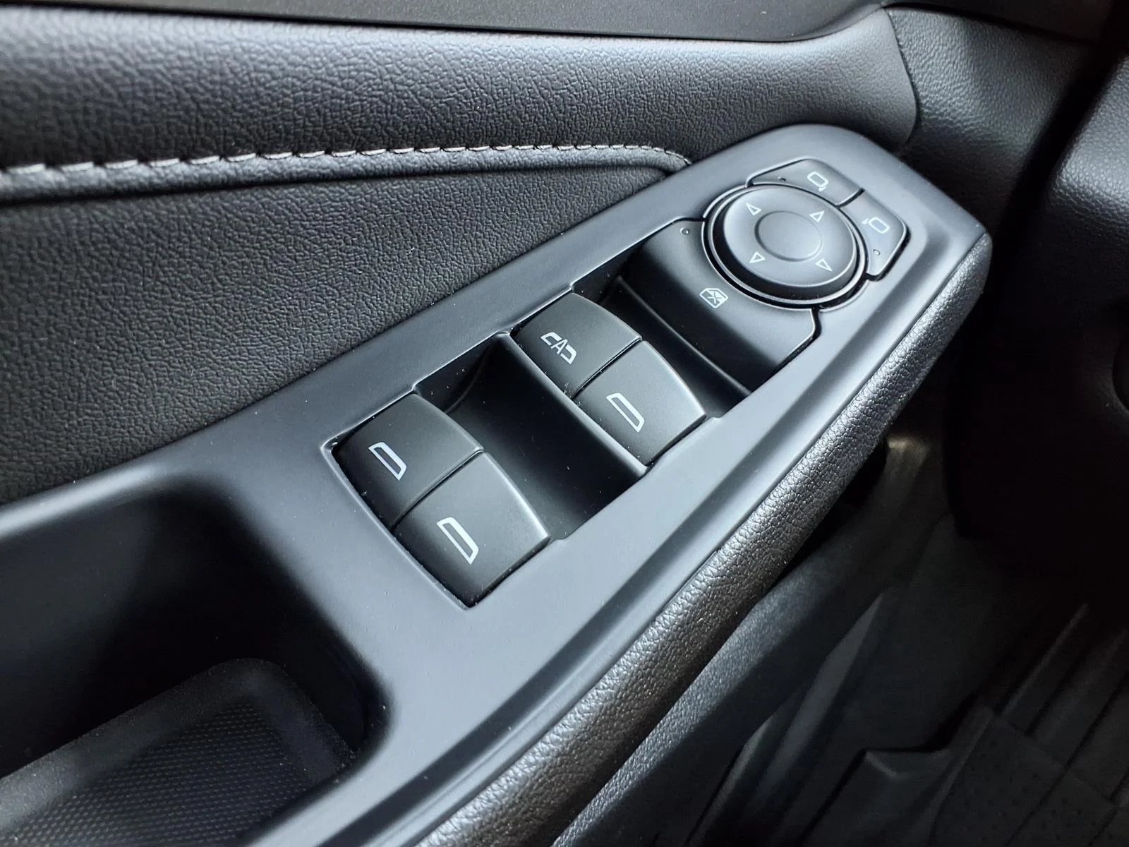Used 2023 Sterling Gray Metallic Chevrolet LT Cloth image 23