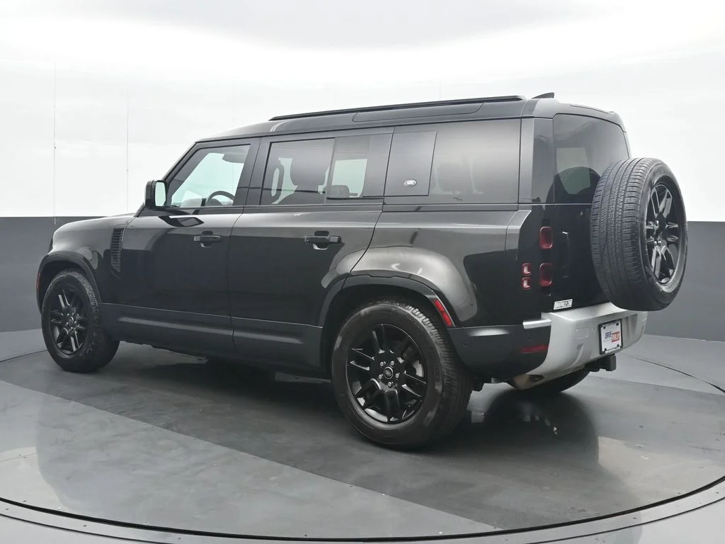 Used 2024 Black Land Rover S image 4