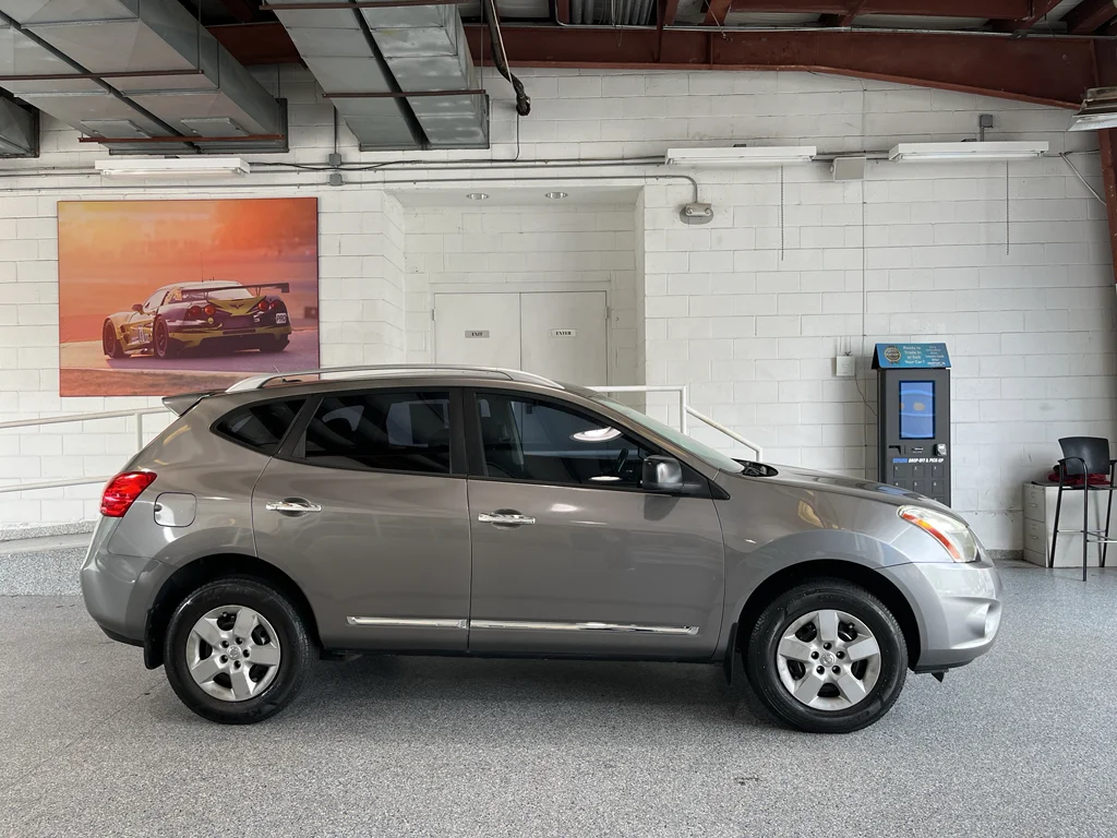 Used 2014  Nissan S image 10