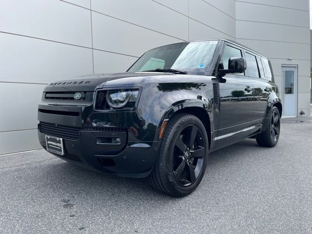 Used 2025 Santorini Black Metallic Land Rover V8 image 1