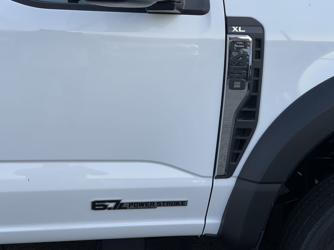 New 2026 Oxford White Ford XL image 7