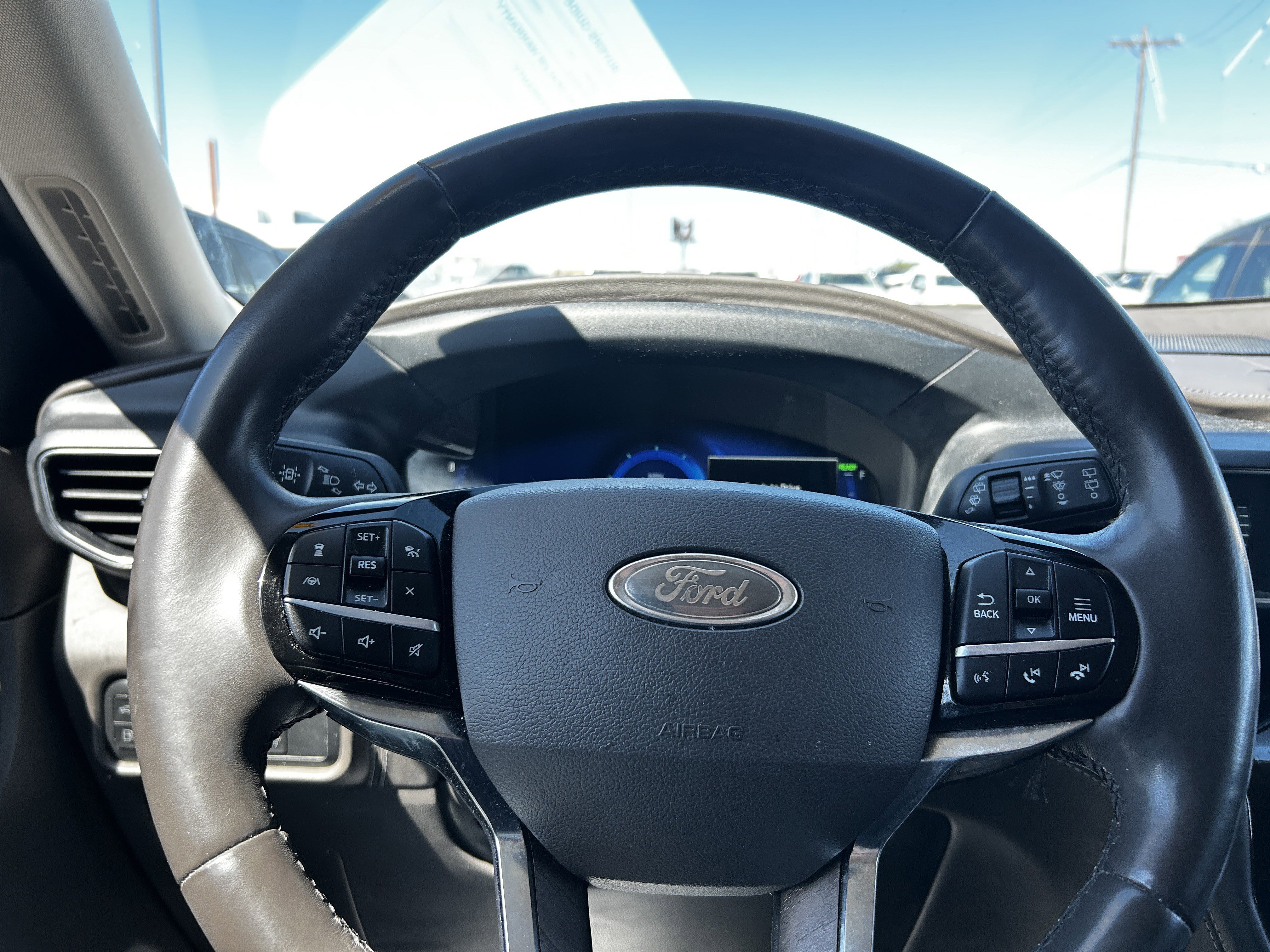 Used 2022 Red Metallic Ford Platinum image 17
