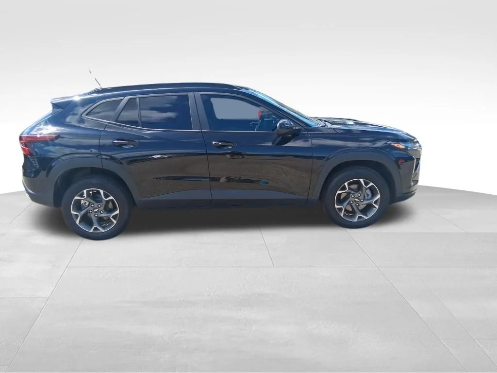 Used 2025 Black Chevrolet LT image 4
