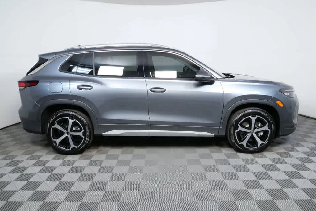 New 2026 Platinum Gray Metallic Volkswagen SE image 2