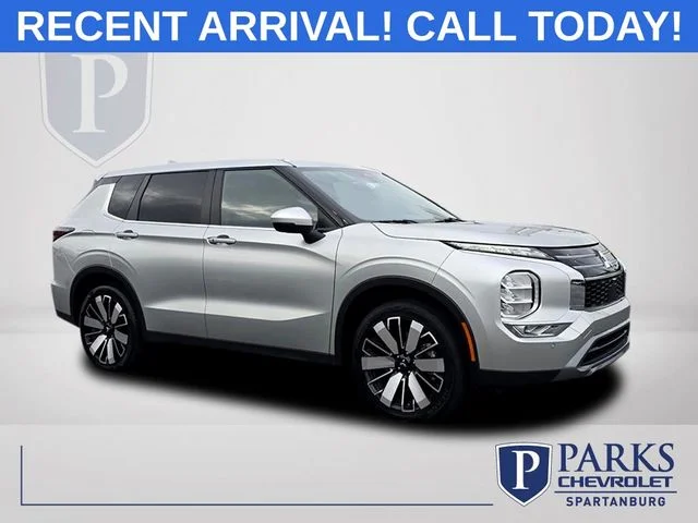 2025 Mitsubishi Outlander SE 2WD's photo