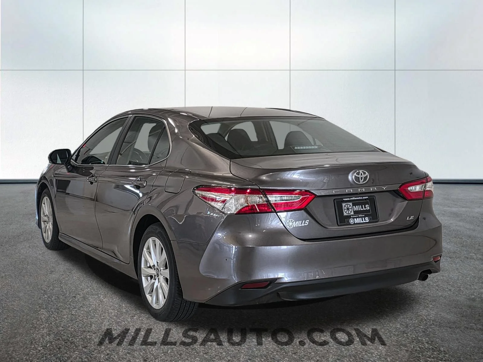 Used 2018 Gray Toyota LE image 5