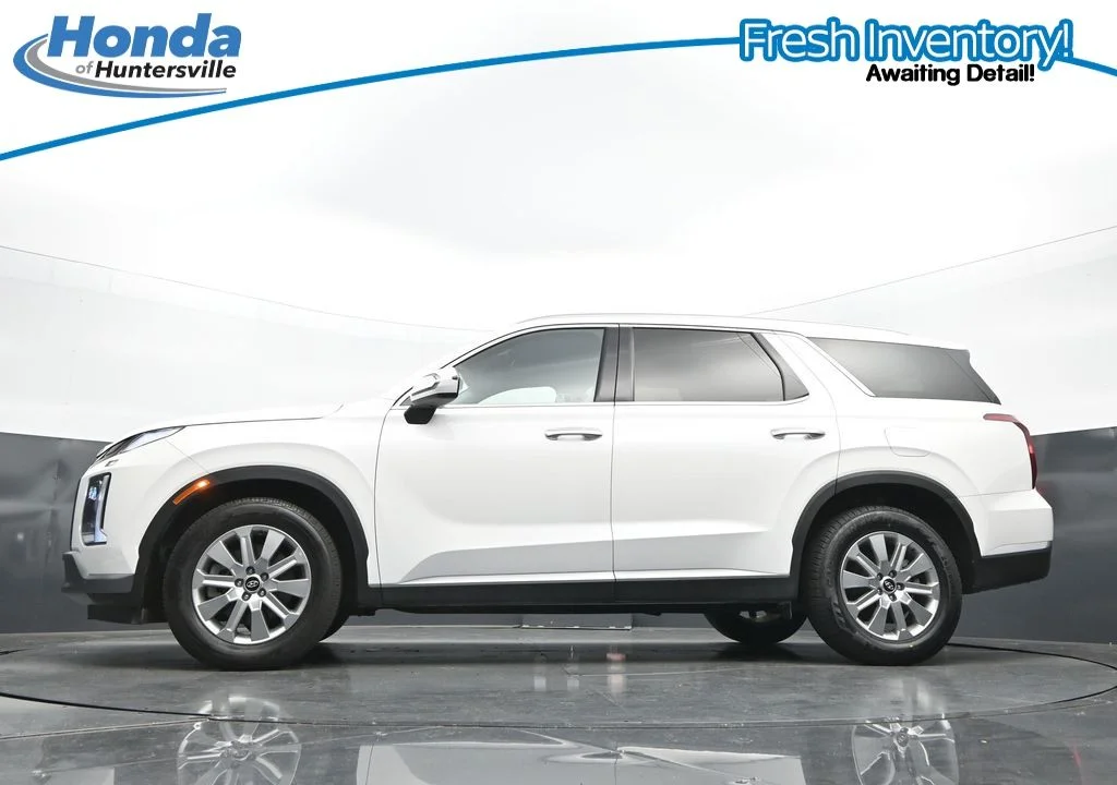 Used 2025 White Hyundai SEL image 30