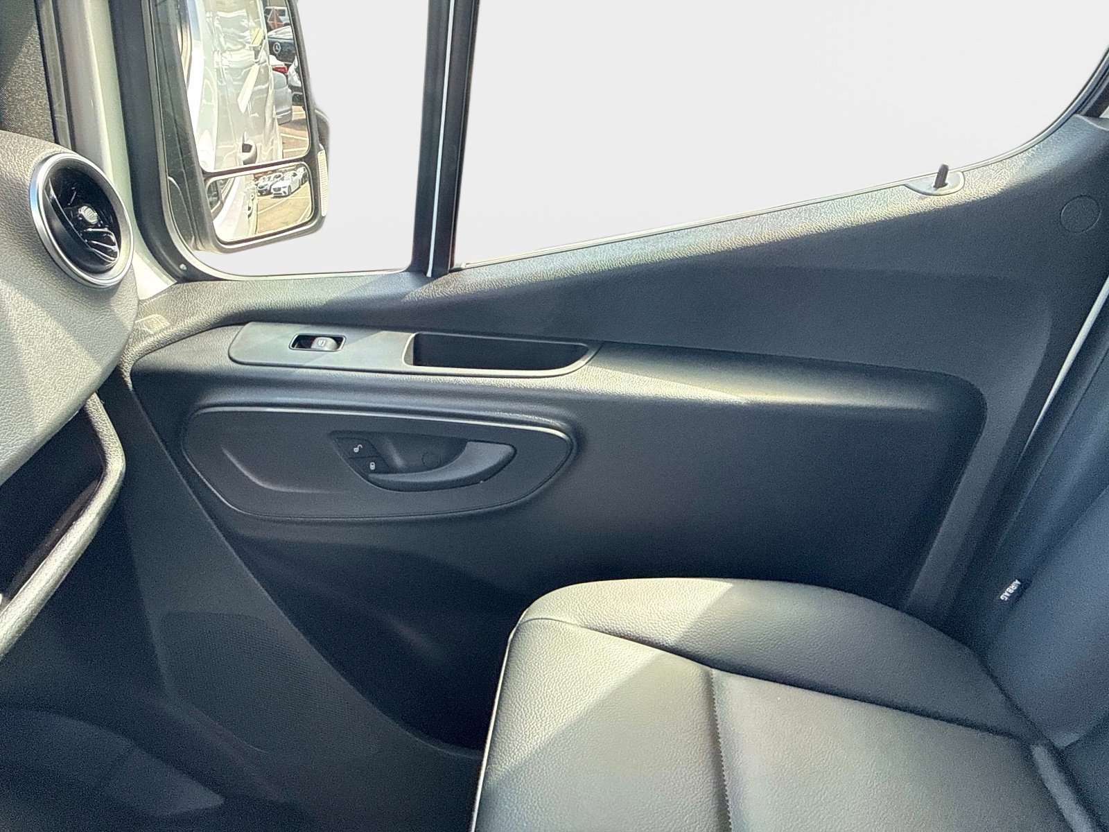 New 2026 Arctic White Sprinter Cargo 170 WB image 17