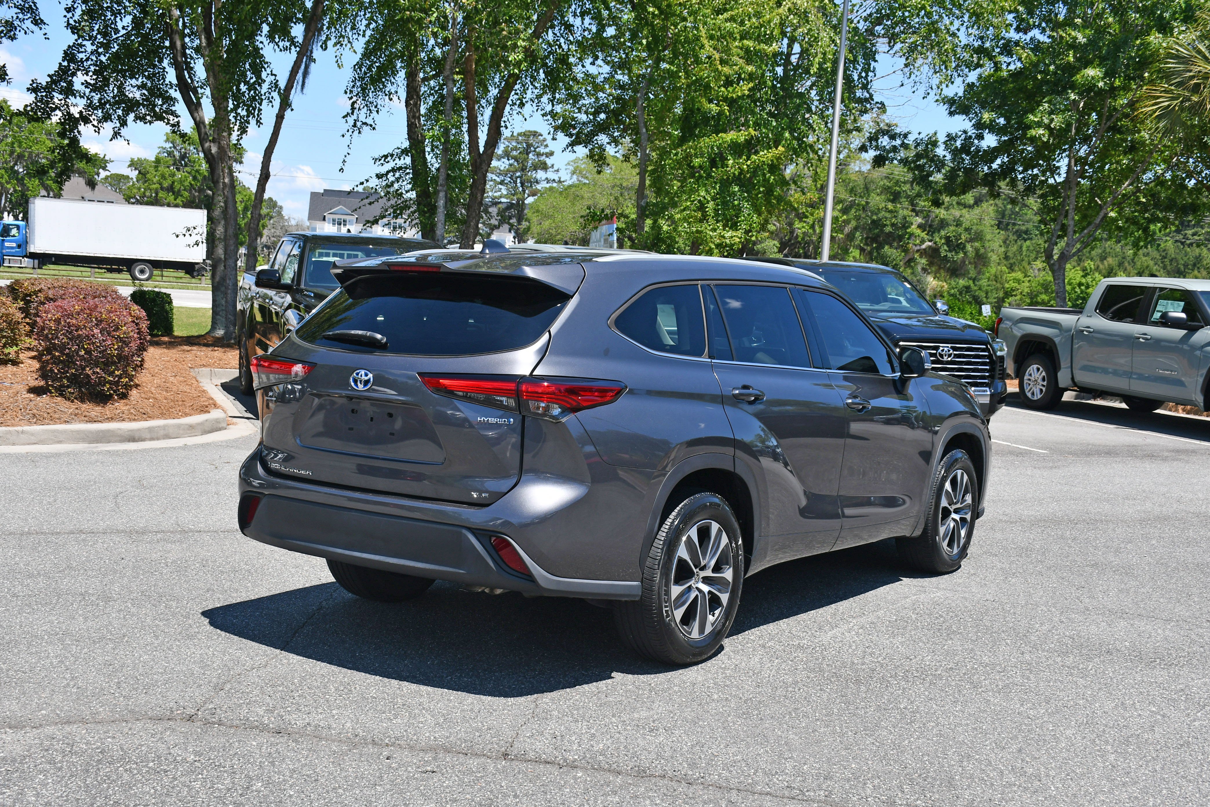 Used 2022 Gray Toyota XLE image 4