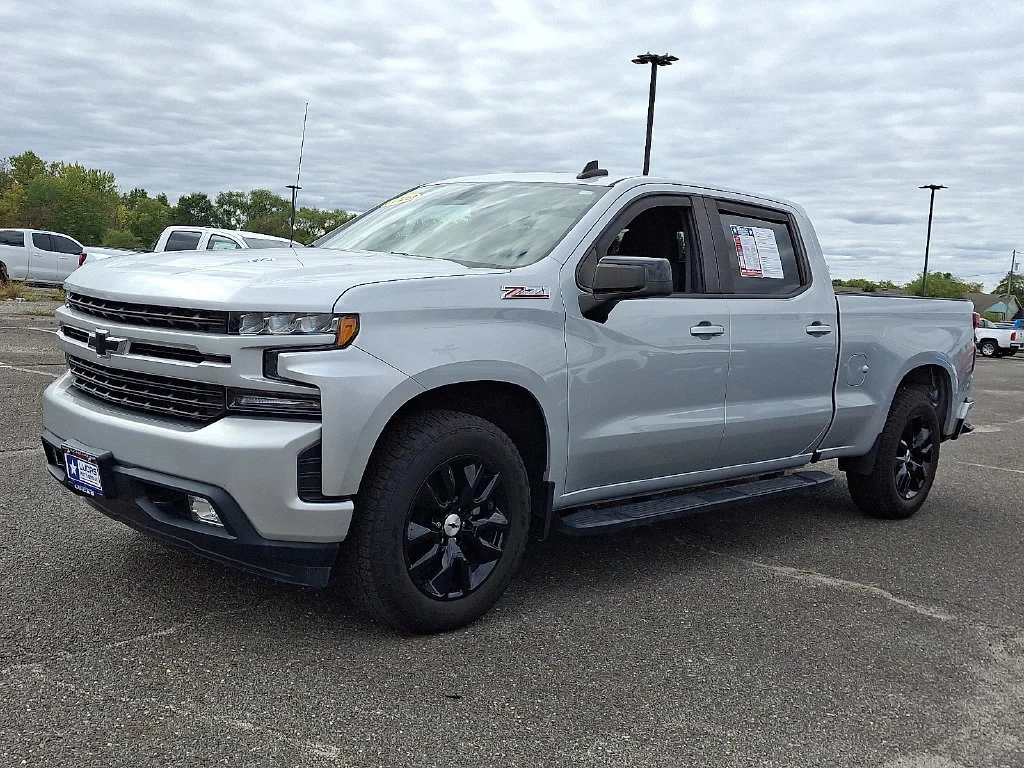 Used 2020 Silver Ice Metallic Chevrolet RST image 6