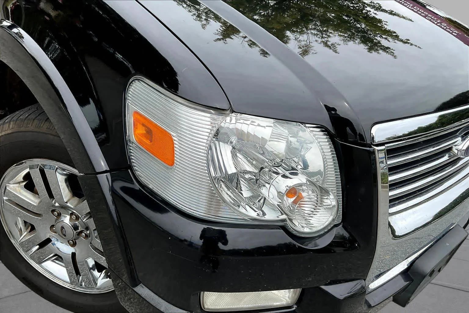 Used 2009 Black Ford Limited image 25
