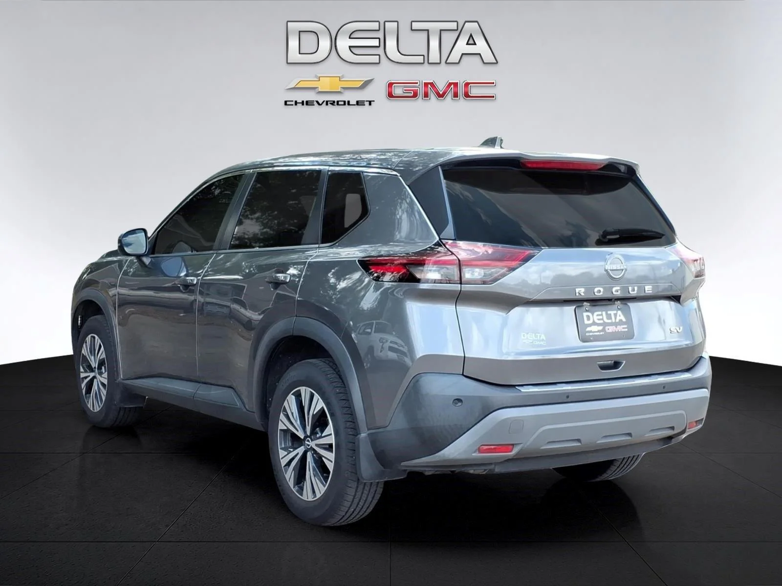 Used 2022  Nissan SV image 3