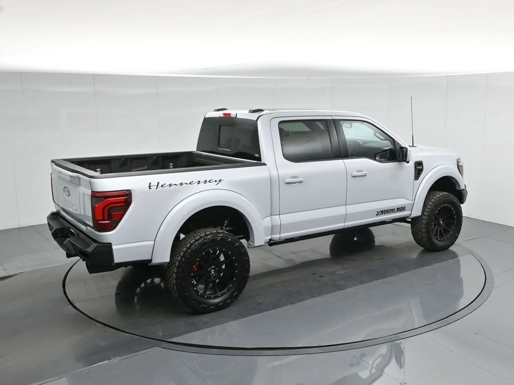 New 2025 Space White Metallic Ford Lariat image 43